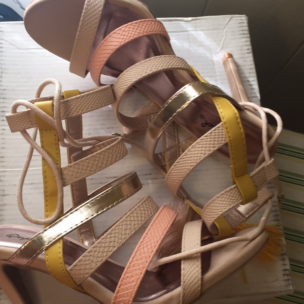 Heels - Picture 2 of 3